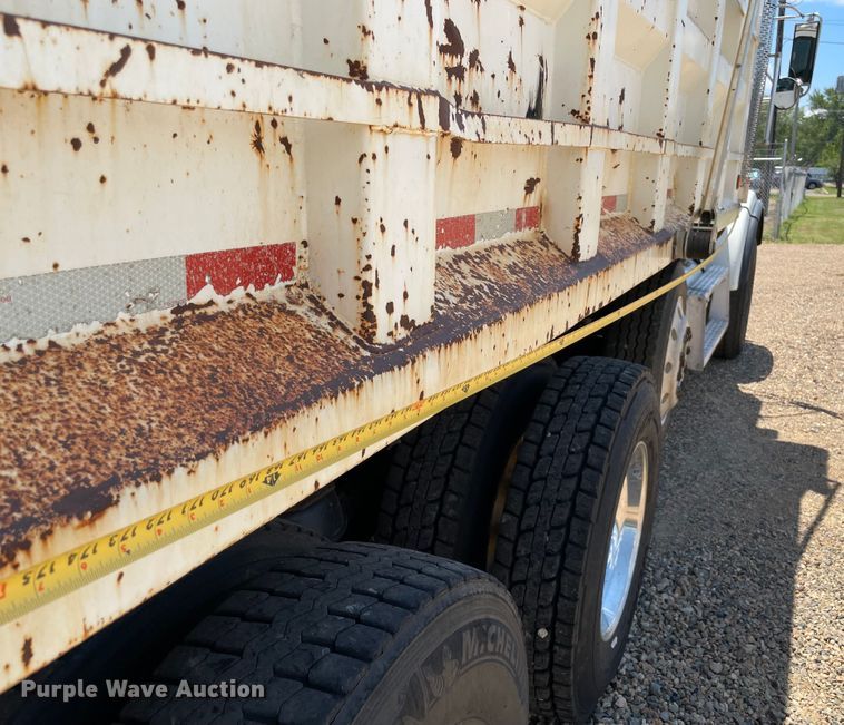 image for item KJ9796 2001 Freightliner FLD  dump truck