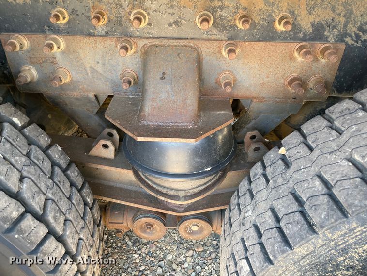 image for item KJ9796 2001 Freightliner FLD  dump truck