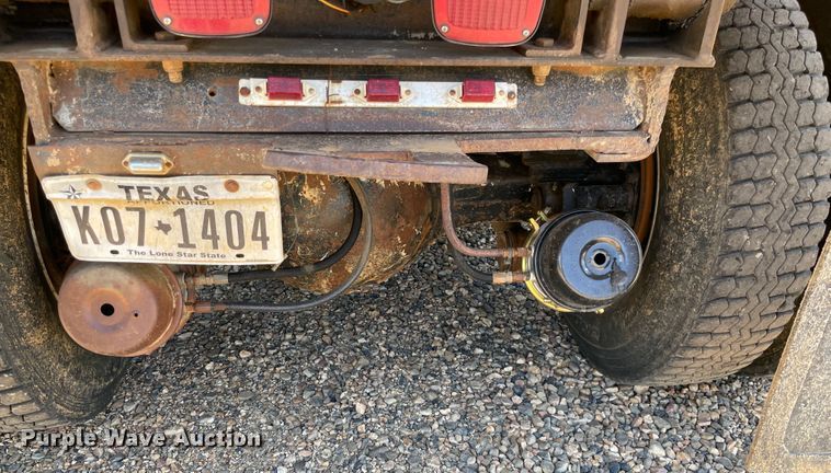 image for item KJ9796 2001 Freightliner FLD  dump truck