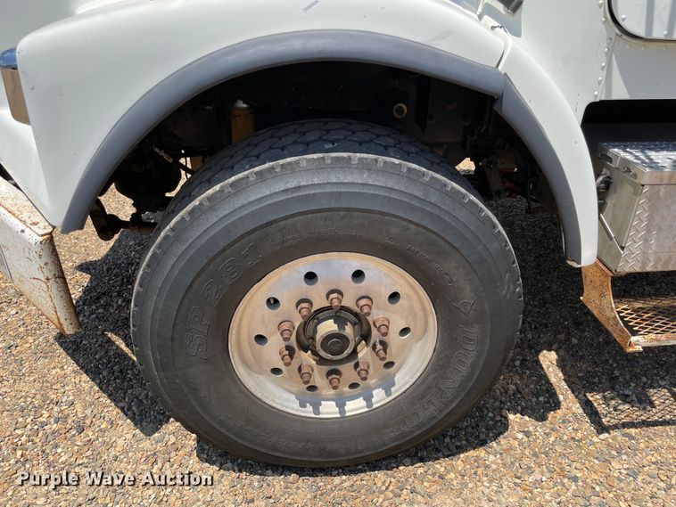 image for item KJ9796 2001 Freightliner FLD  dump truck