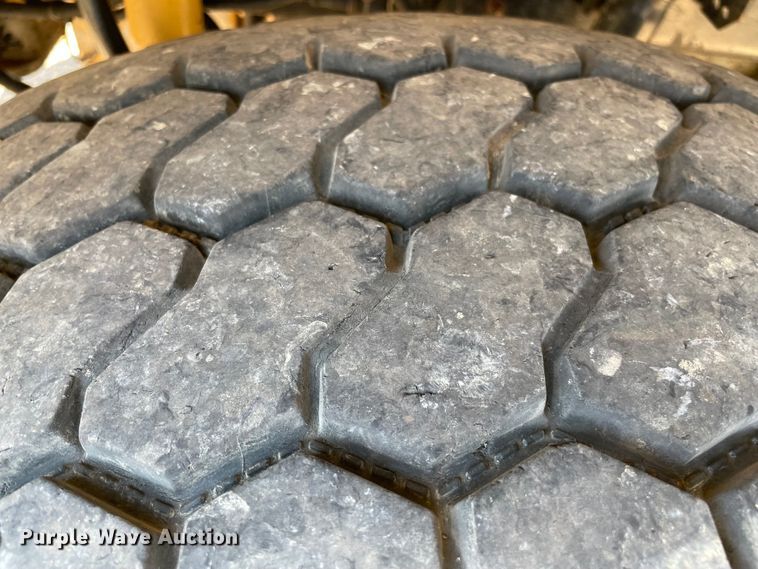 image for item KJ9796 2001 Freightliner FLD  dump truck