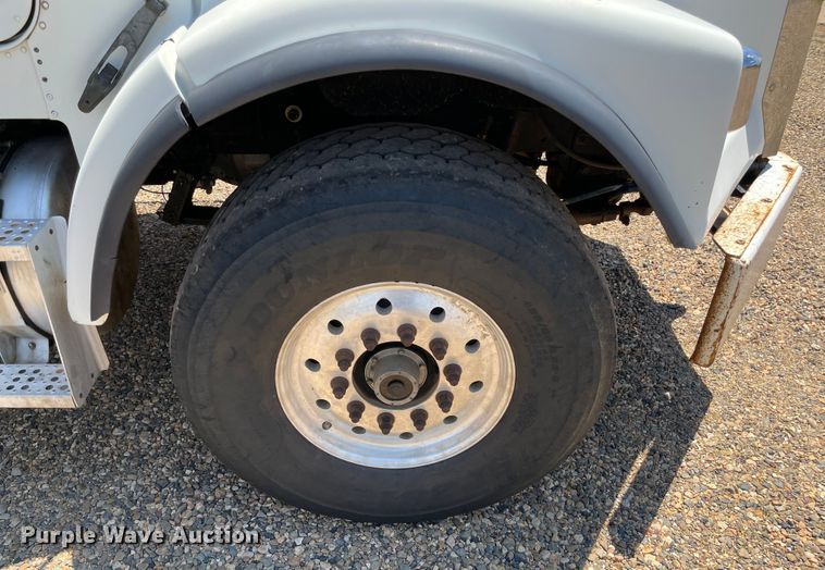 image for item KJ9796 2001 Freightliner FLD  dump truck