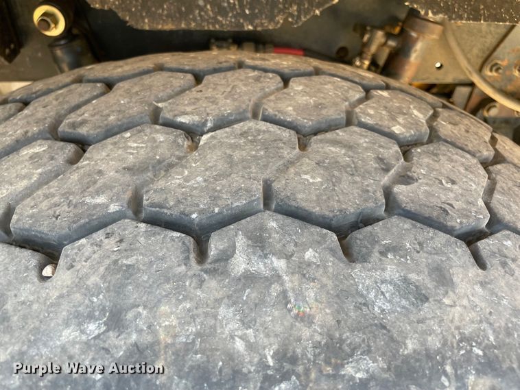 image for item KJ9796 2001 Freightliner FLD  dump truck