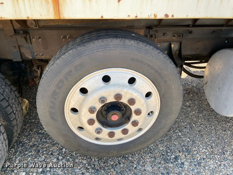 image for item KJ9796 2001 Freightliner FLD  dump truck