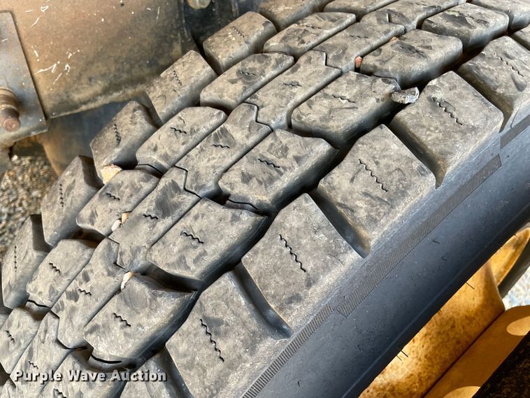 image for item KJ9796 2001 Freightliner FLD  dump truck