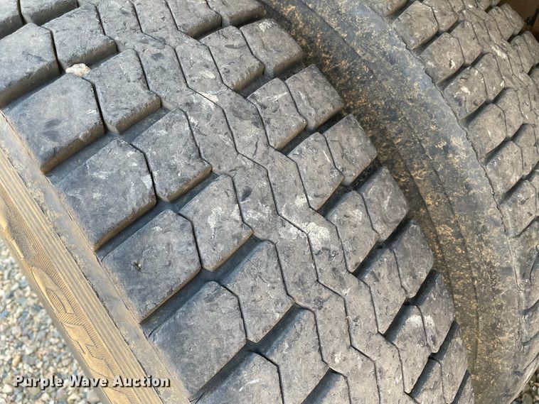 image for item KJ9796 2001 Freightliner FLD  dump truck