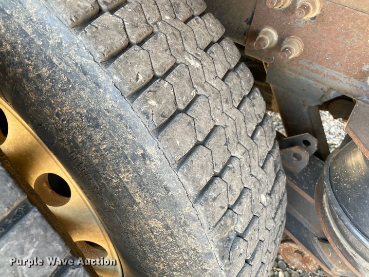 image for item KJ9796 2001 Freightliner FLD  dump truck