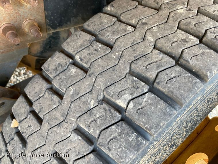 image for item KJ9796 2001 Freightliner FLD  dump truck