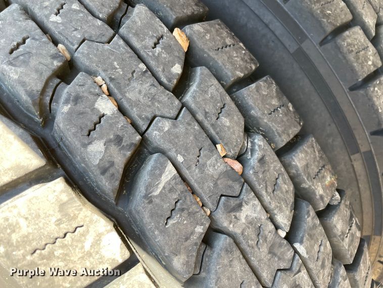 image for item KJ9796 2001 Freightliner FLD  dump truck