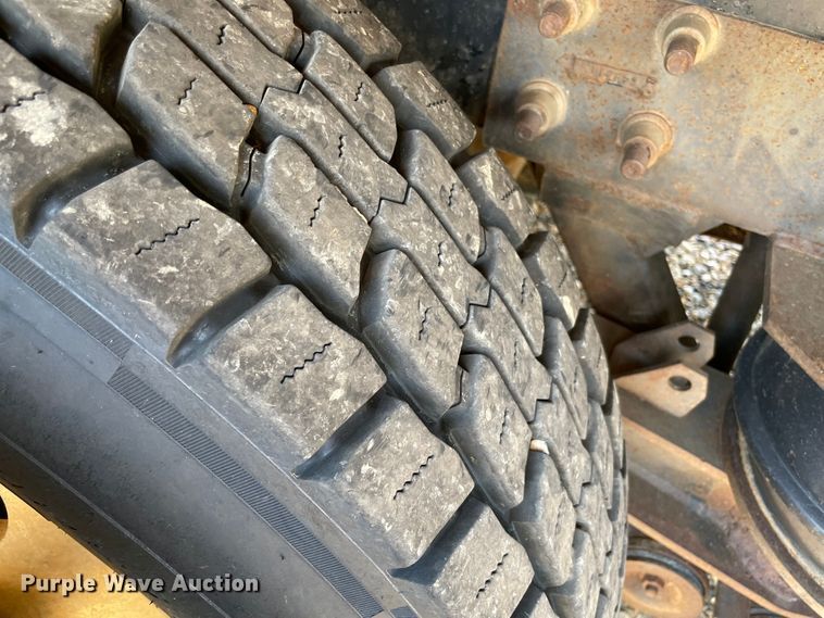 image for item KJ9796 2001 Freightliner FLD  dump truck