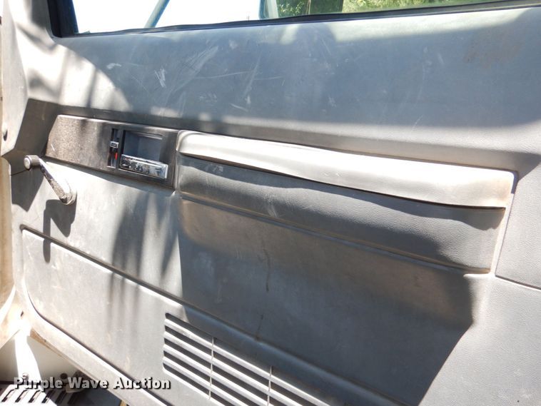 image for item KJ9807 1998 Chevrolet C6500  dump flatbed truck