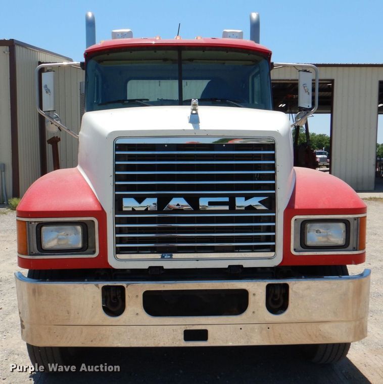 image for item KJ9866 2007 Mack CHN613  semi truck