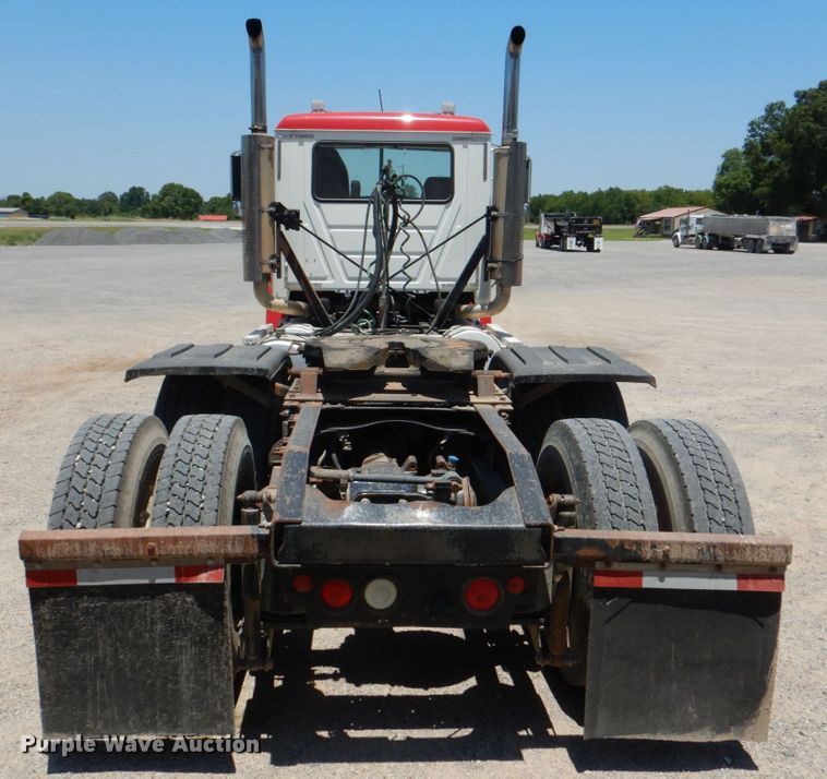 image for item KJ9866 2007 Mack CHN613  semi truck