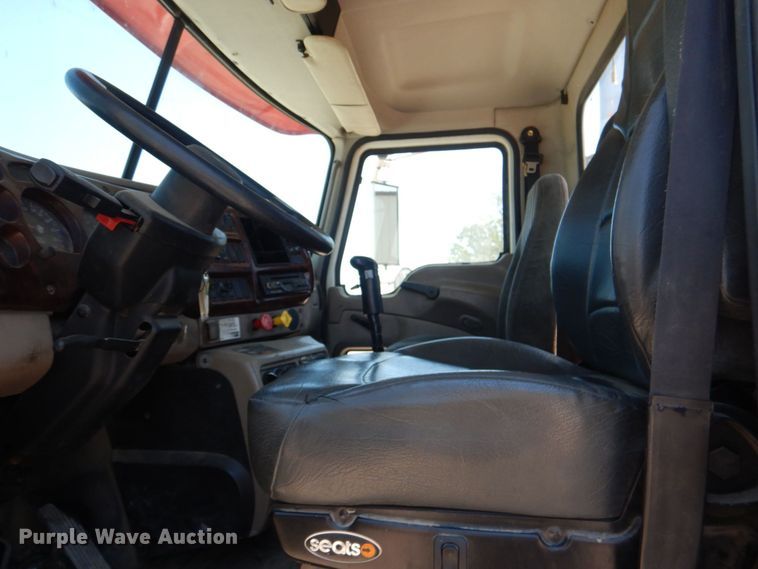 image for item KJ9866 2007 Mack CHN613  semi truck