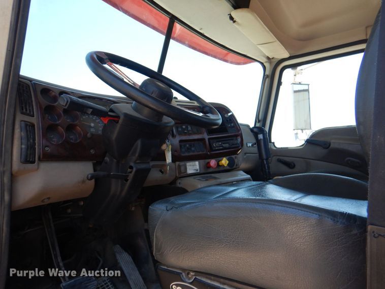 image for item KJ9866 2007 Mack CHN613  semi truck