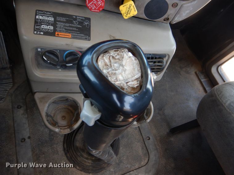 image for item KJ9866 2007 Mack CHN613  semi truck