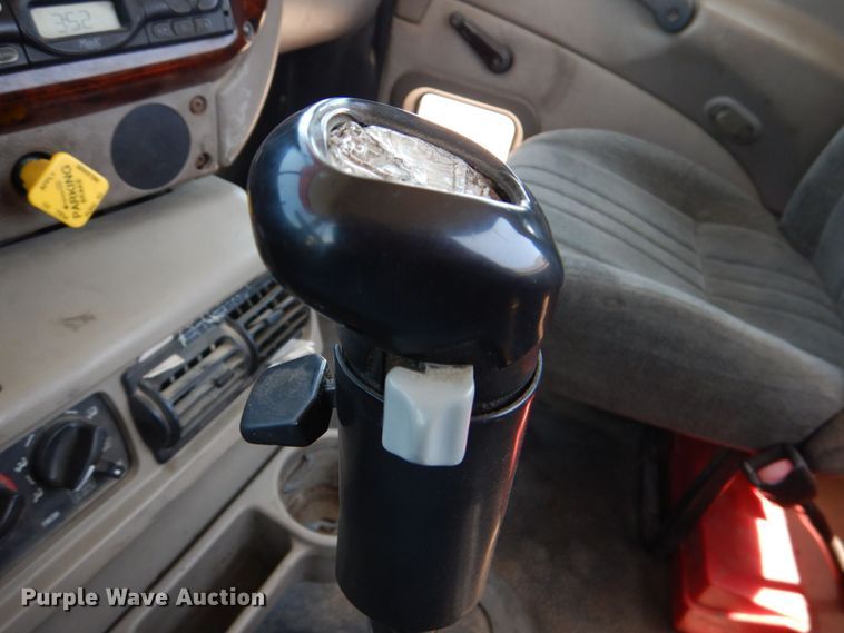 image for item KJ9866 2007 Mack CHN613  semi truck