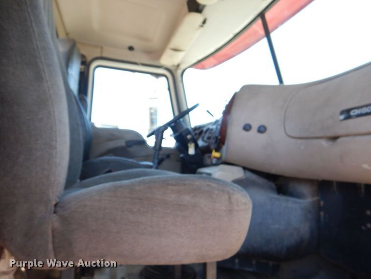 image for item KJ9866 2007 Mack CHN613  semi truck