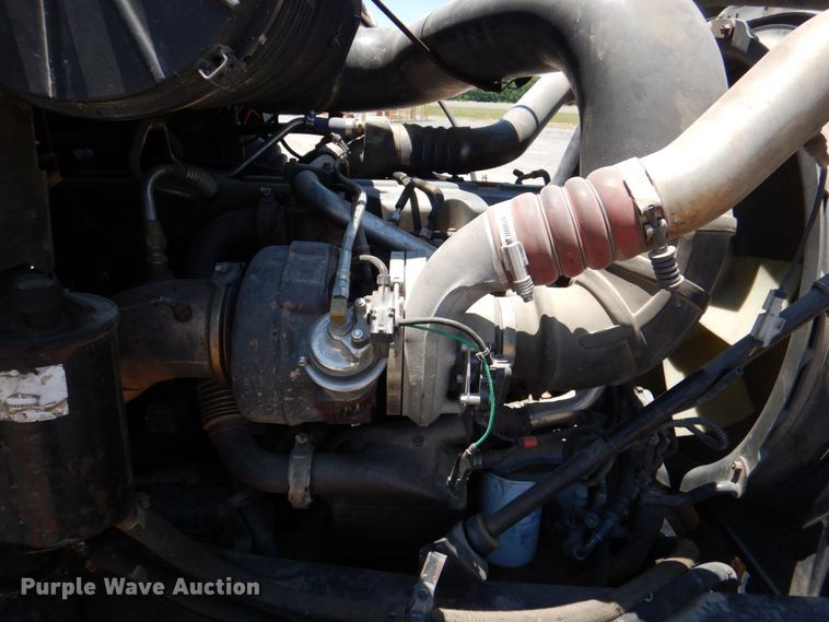 image for item KJ9866 2007 Mack CHN613  semi truck