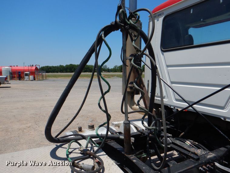 image for item KJ9866 2007 Mack CHN613  semi truck