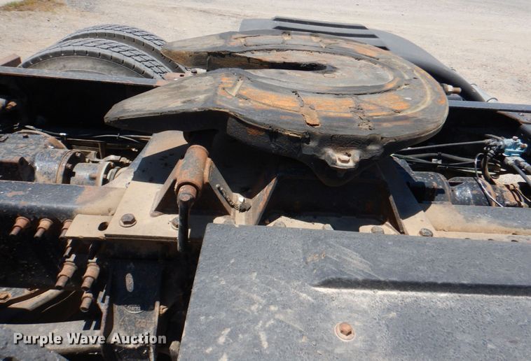 image for item KJ9866 2007 Mack CHN613  semi truck