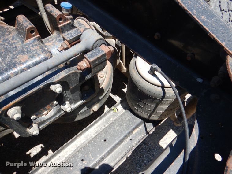 image for item KJ9866 2007 Mack CHN613  semi truck