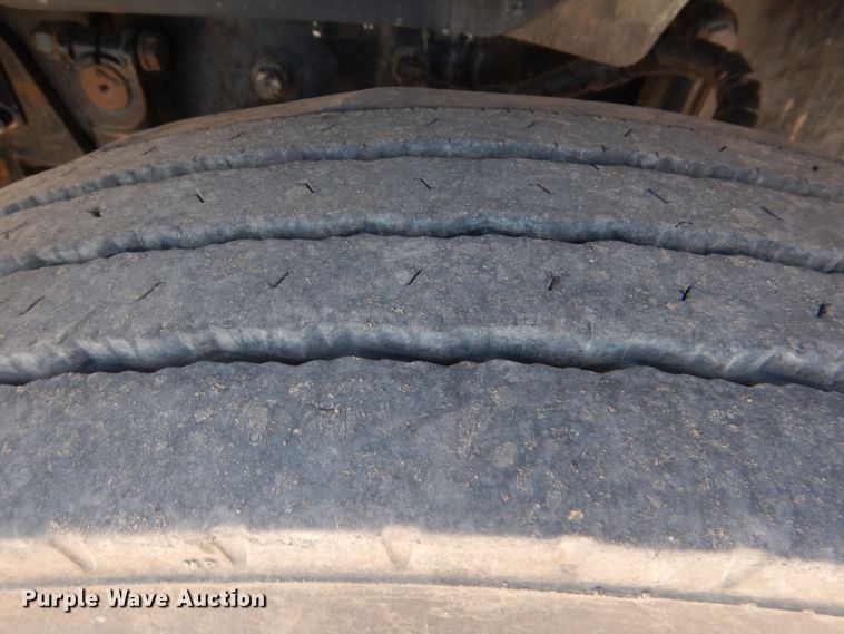 image for item KJ9866 2007 Mack CHN613  semi truck