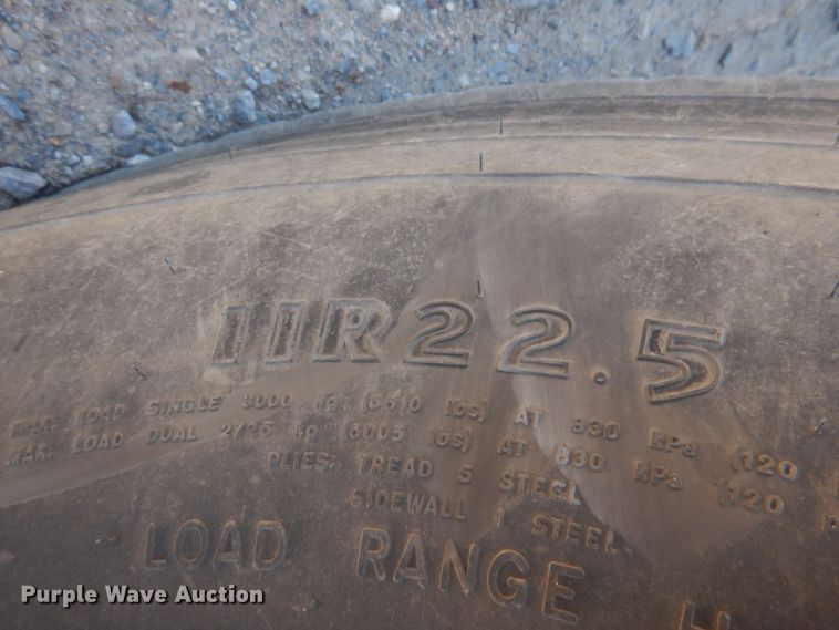 image for item KJ9866 2007 Mack CHN613  semi truck