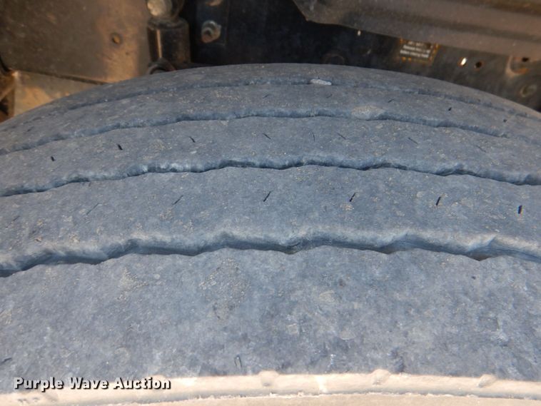 image for item KJ9866 2007 Mack CHN613  semi truck