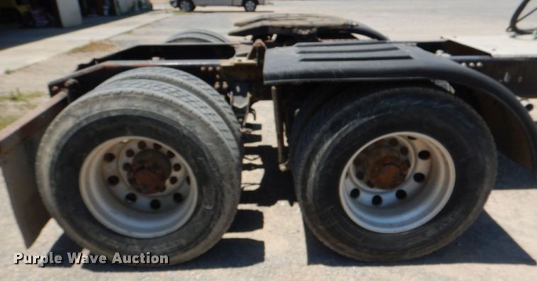 image for item KJ9866 2007 Mack CHN613  semi truck