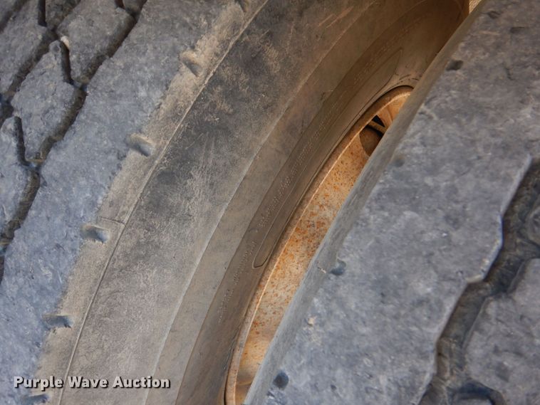 image for item KJ9866 2007 Mack CHN613  semi truck