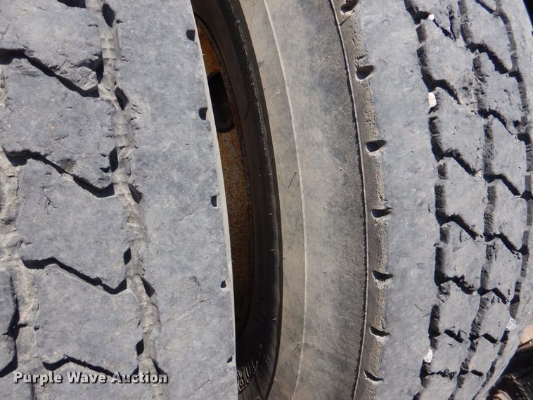 image for item KJ9866 2007 Mack CHN613  semi truck