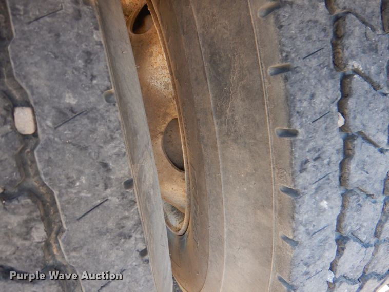 image for item KJ9866 2007 Mack CHN613  semi truck