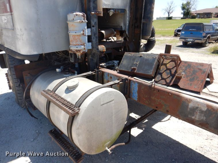image for item KN9822 1976 GMC Astro  semi truck