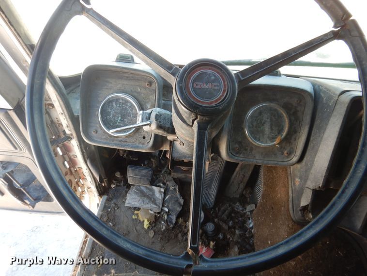 image for item KN9822 1976 GMC Astro  semi truck