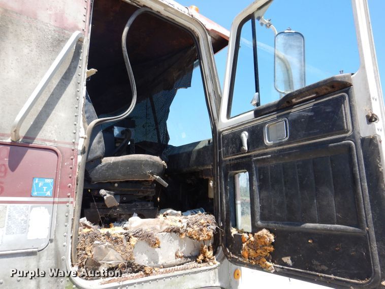 image for item KN9822 1976 GMC Astro  semi truck