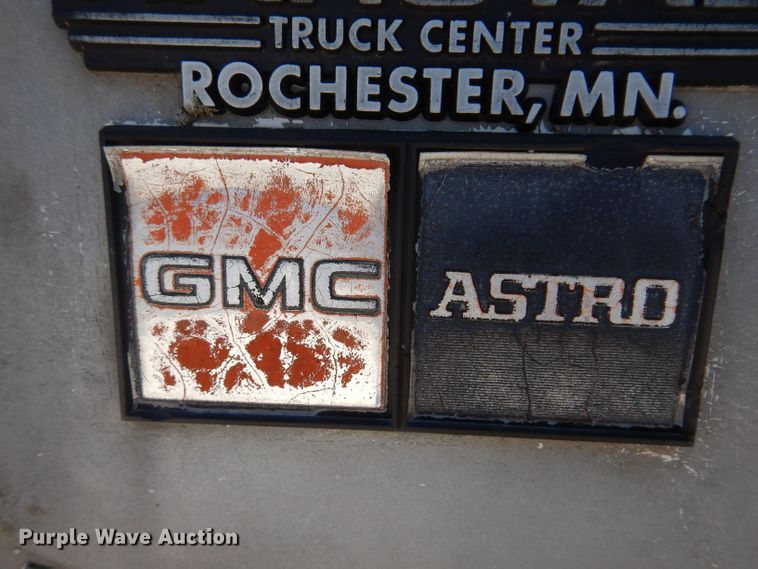 image for item KN9822 1976 GMC Astro  semi truck