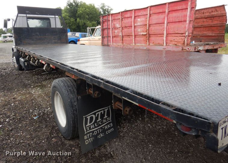 image for item KR9173 2006 Chevrolet T7500  flatbed truck