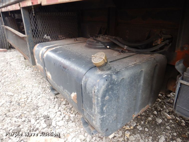 image for item KR9173 2006 Chevrolet T7500  flatbed truck