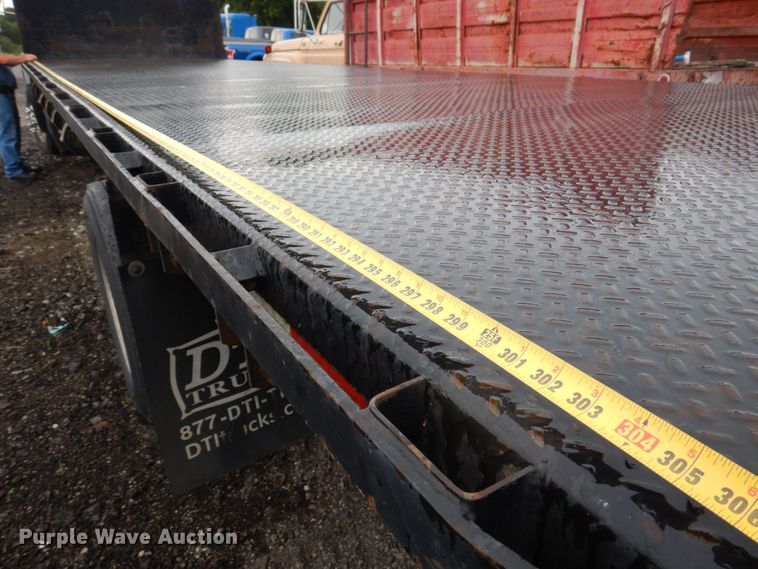 image for item KR9173 2006 Chevrolet T7500  flatbed truck