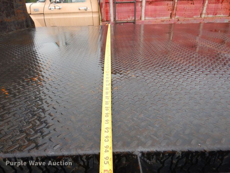 image for item KR9173 2006 Chevrolet T7500  flatbed truck