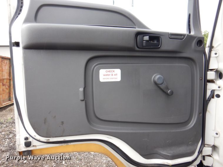 image for item KR9173 2006 Chevrolet T7500  flatbed truck