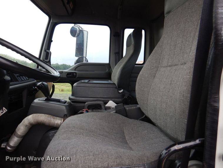 image for item KR9173 2006 Chevrolet T7500  flatbed truck