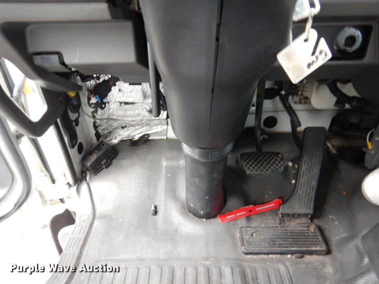 image for item KR9173 2006 Chevrolet T7500  flatbed truck