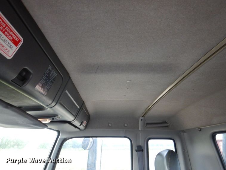 image for item KR9173 2006 Chevrolet T7500  flatbed truck