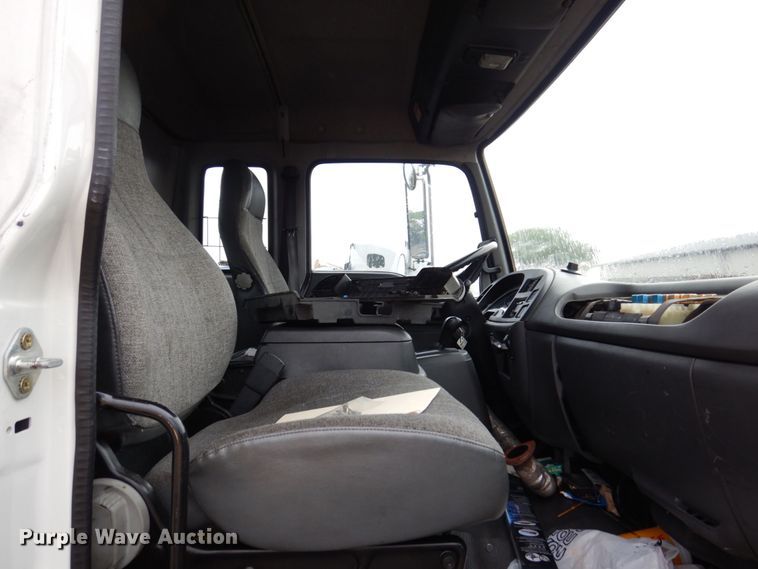 image for item KR9173 2006 Chevrolet T7500  flatbed truck