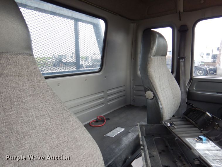 image for item KR9173 2006 Chevrolet T7500  flatbed truck