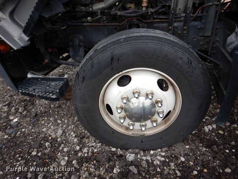 image for item KR9173 2006 Chevrolet T7500  flatbed truck