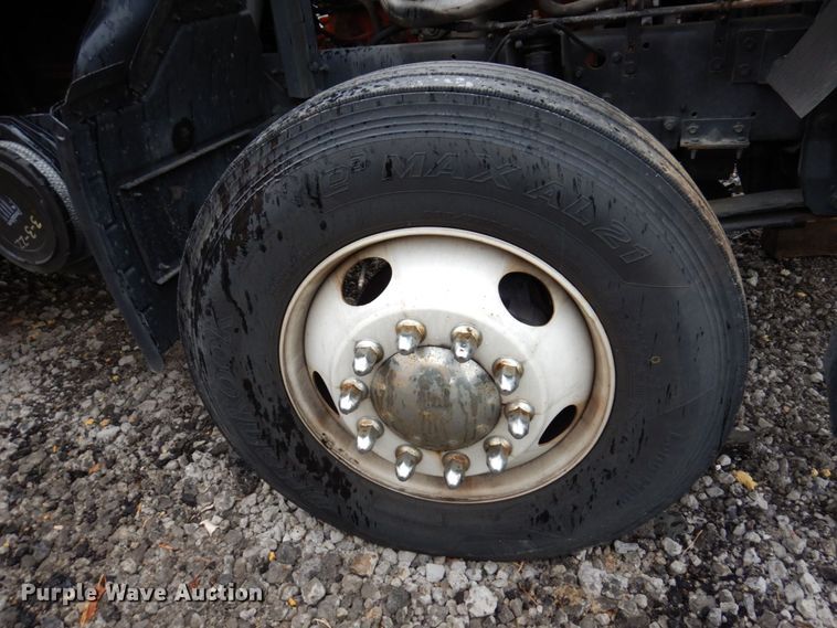 image for item KR9173 2006 Chevrolet T7500  flatbed truck