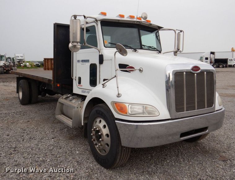 image for item KR9174 2009 Peterbilt 335  flatbed truck